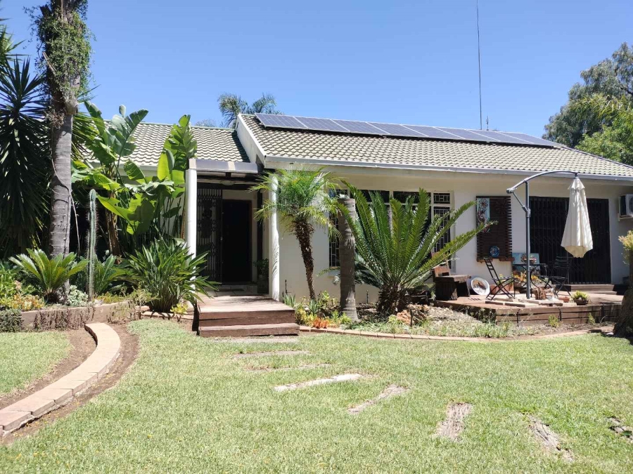 4 Bedroom Property for Sale in Langenhovenpark Free State